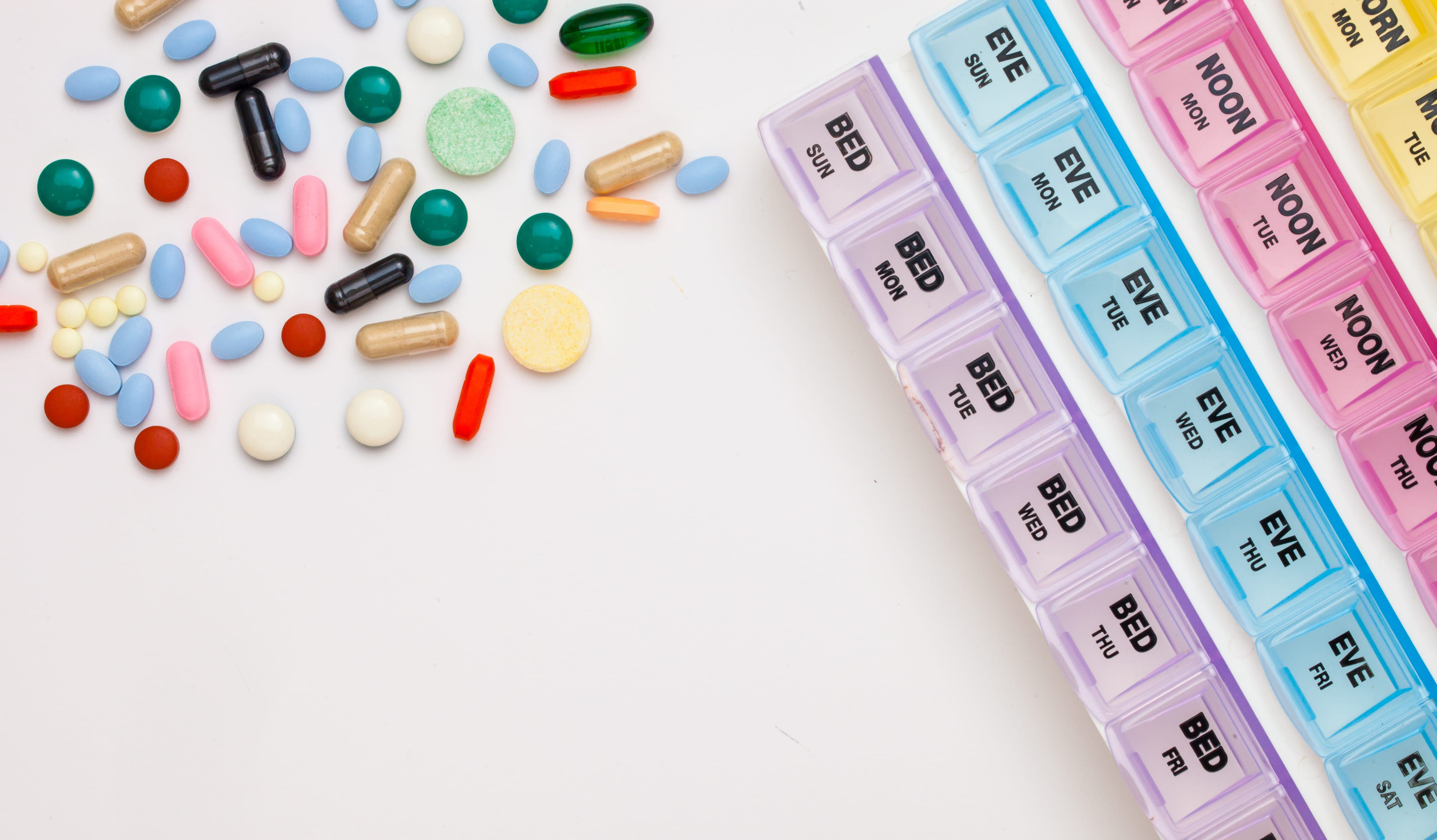 Pill organizer with capsules and weekly medication compartments